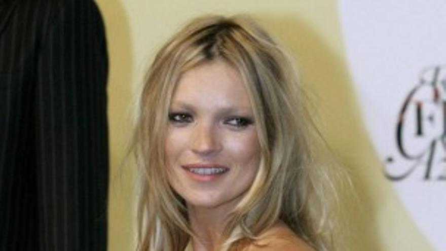 Kate Moss celebra sus 25 años sobre la pasarela