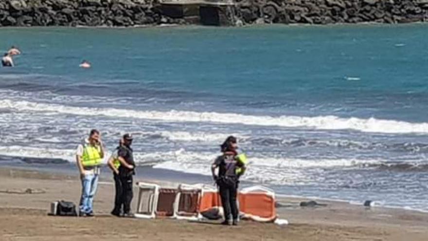 El personal sanitario en la Playa del Pirata