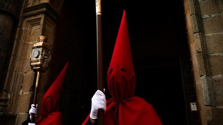 La Cofradía de la Vera Cruz de Cáceres cambia su puesta en escena este Jueves Santo para arrancar la procesión de forma inédita