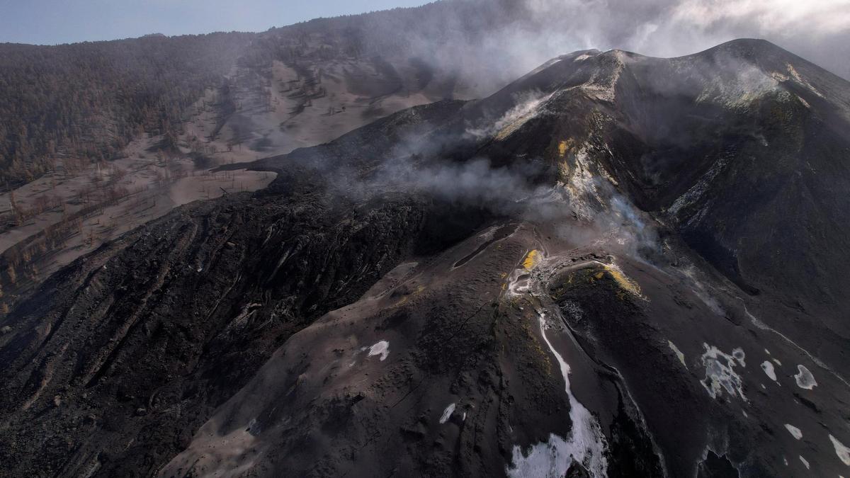 Cono principal del volcán de La Palma.