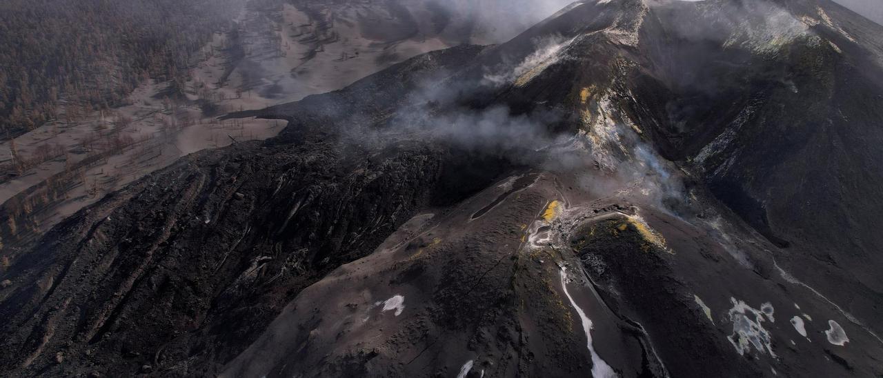 Cono principal del volcán de La Palma.