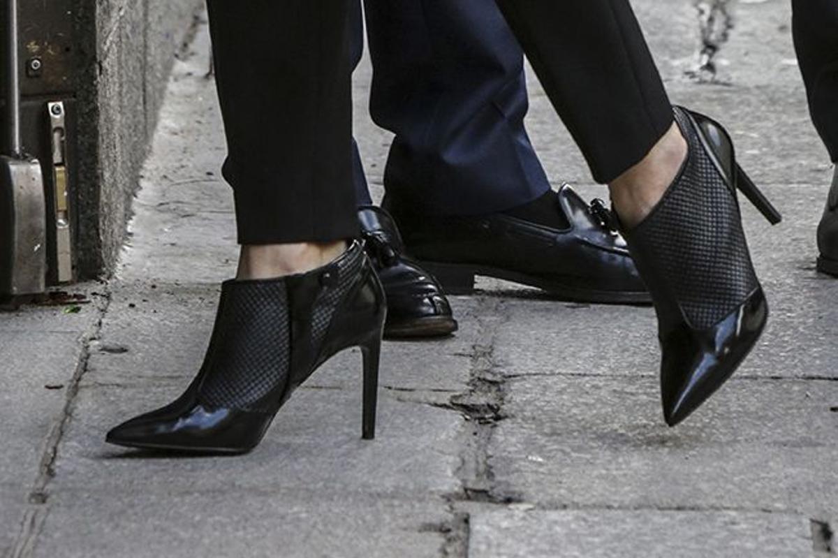 Detalle de los botines negros de Hugo Boss de Letizia Ortiz