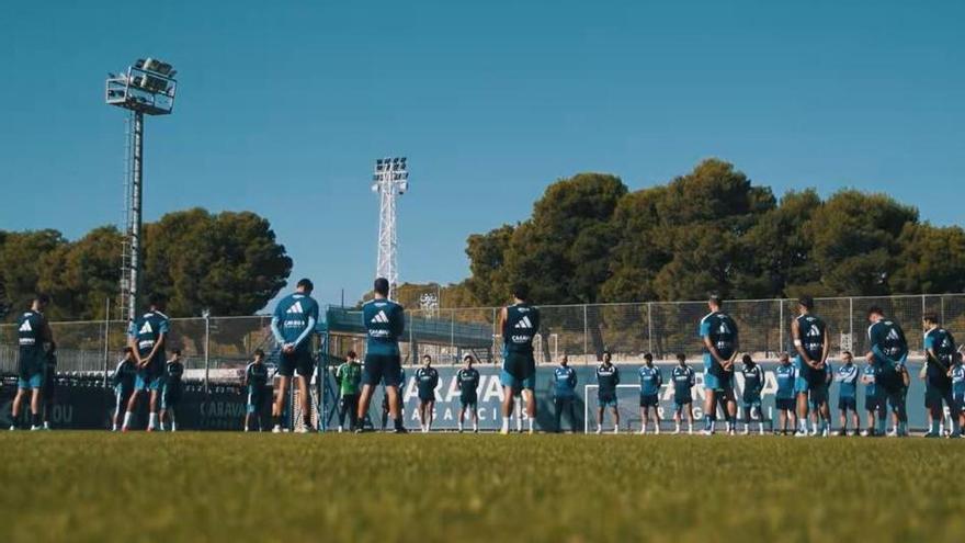 Vadillo vuelve al grupo y minuto de silencio por las víctimas del accidente ferroviario en el entrenamiento del Real Zaragoza