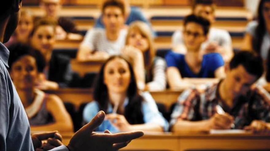 CSIF urge a negociar los complementos autonómicos tras el "avance" del decreto de personal docente de la UEx