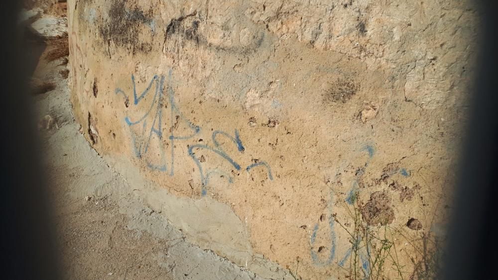 Degradación y abandono en les Coves de Paterna