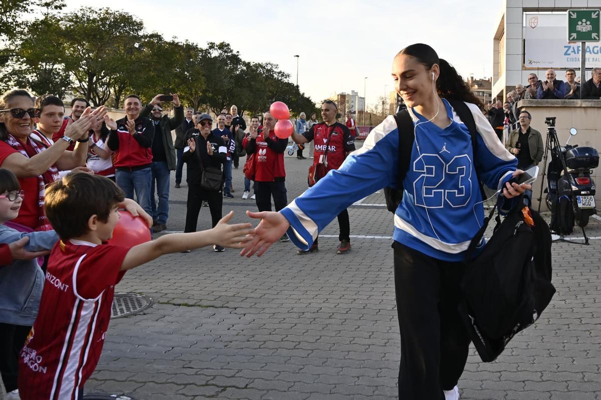 Carla Leite llega al Príncipe Felipe para el encuentro ante el Praga.