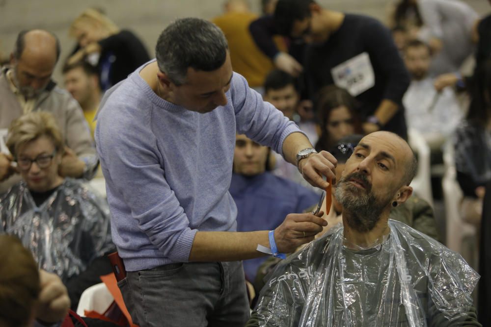 Corte de pelo simultáneo en València