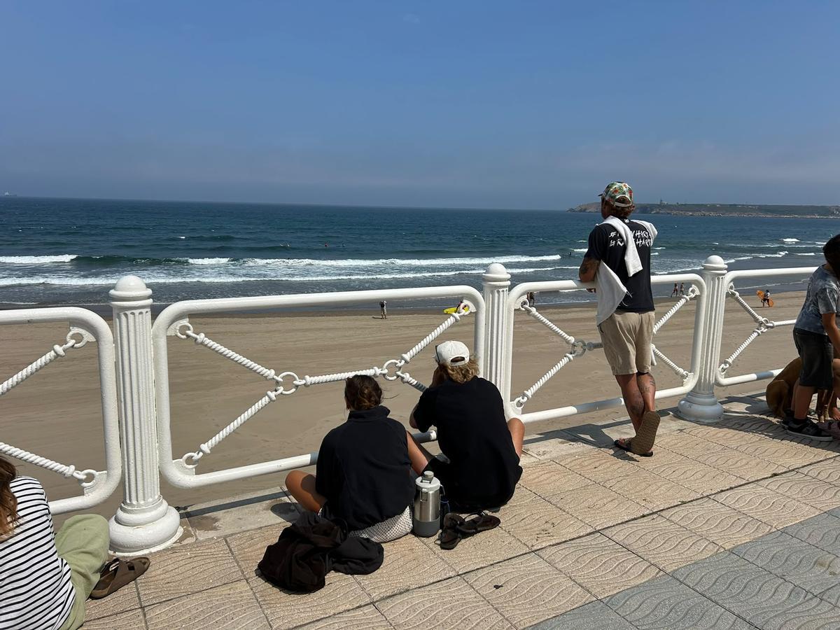 EN IMÁGENES: Más que competición en Salinas de la mano del Longboard Festival