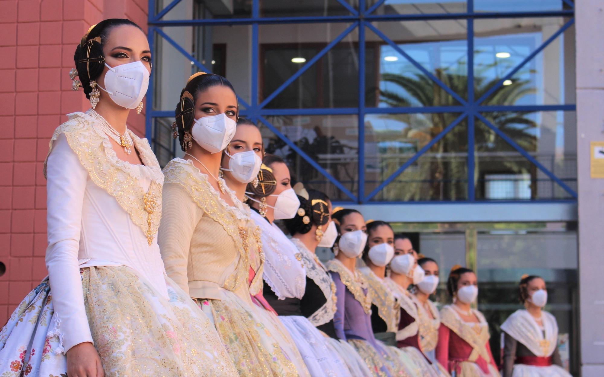 Carmen, Nerea y las cortes acompañan a las fallas de Quart y Xirivella en la procesión de la Senyera