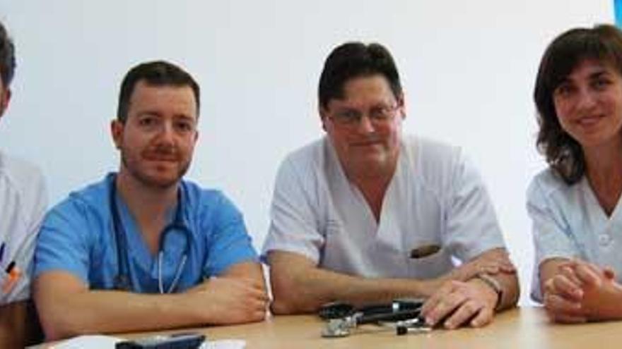 Fernando Becerril, Gaspar Tuero, Ramón Canet y Susana Ramón, integrantes del grupo PROA, en el hospital Can Misses.