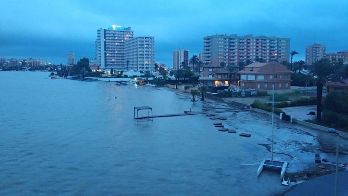 La Manga del Mar Menor tras la tormenta.