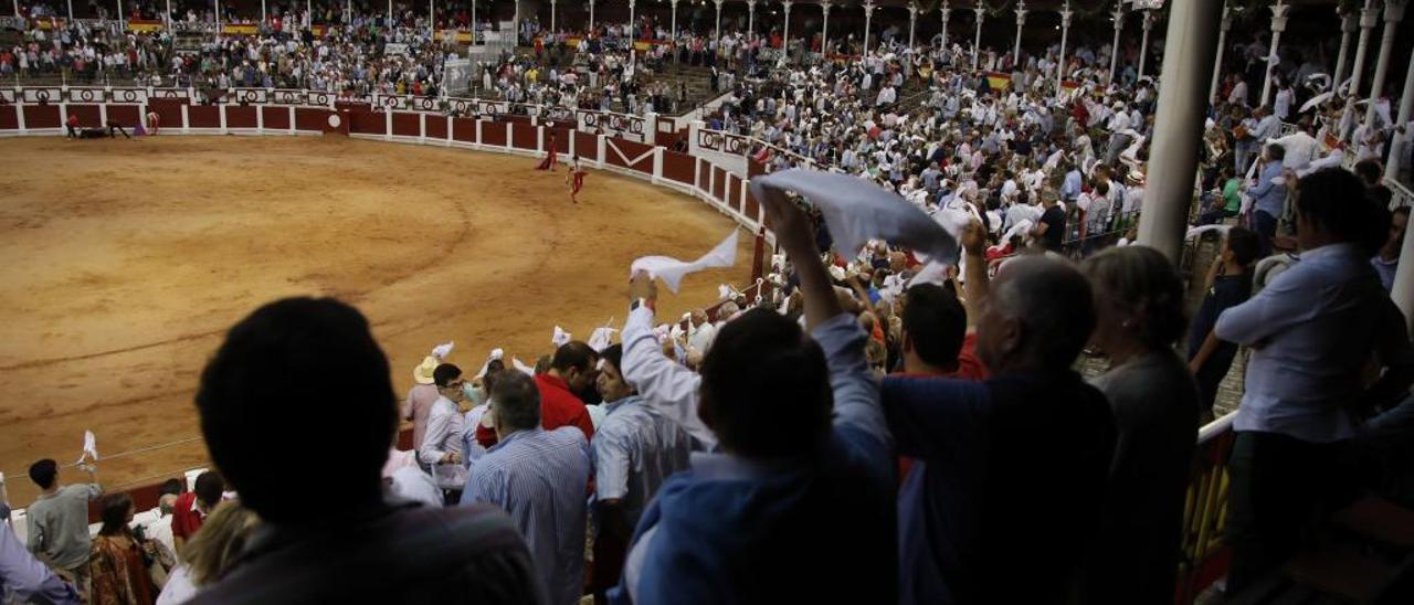 Público en El Bibio la pasada feria de Begoña