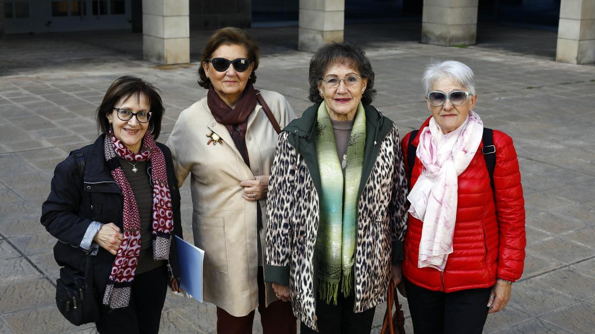 Una imagen de María Rosa Fernández (segunda por la derecha) junto a su gabinete de gobierno en la Asociación de Viudas de Zaragoza