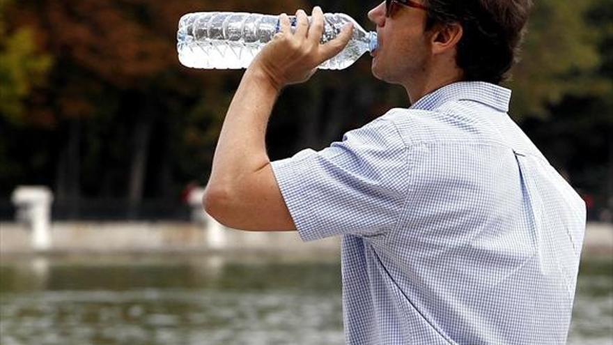 Las altas temperaturas dejan dos muertos y una decena de afectados