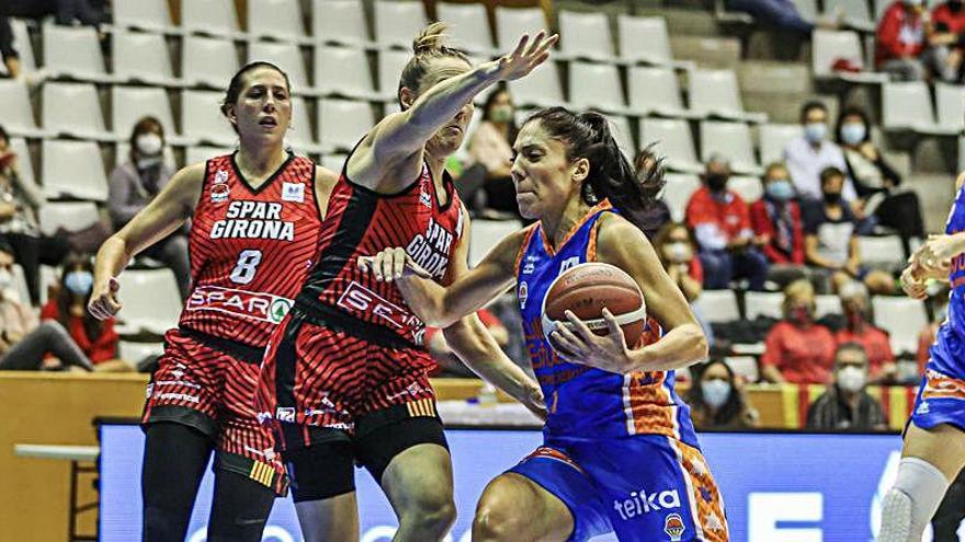 Partido entre el Spar Girona y el Valencia Basket en Fontajau