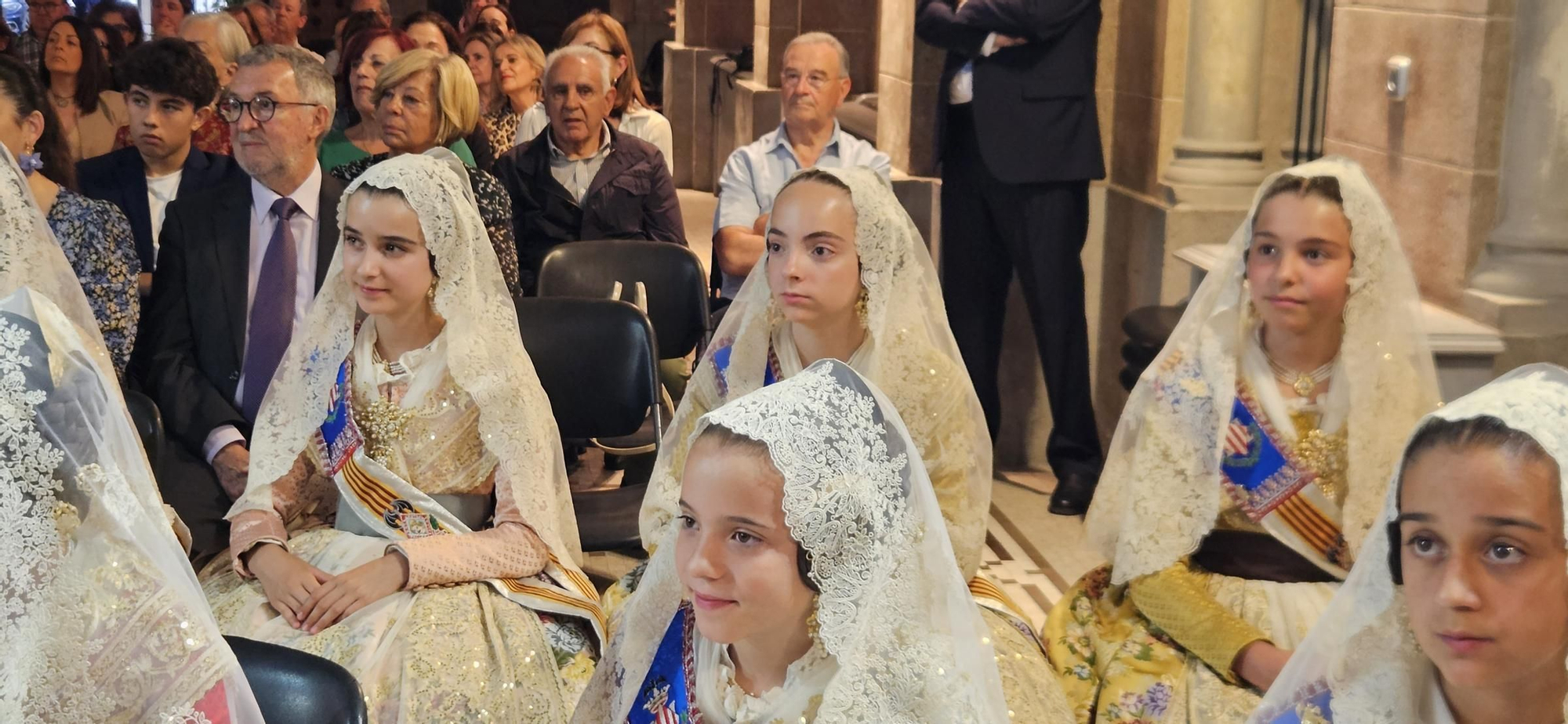El Besamanos de falleras mayores y cortes 2024, en imágenes