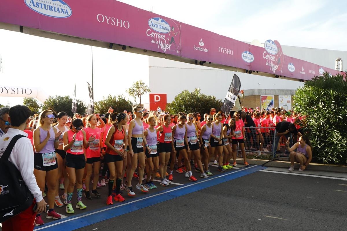 En imágenes | La Carrera de la Mujer llena de rosa el centro de Zaragoza