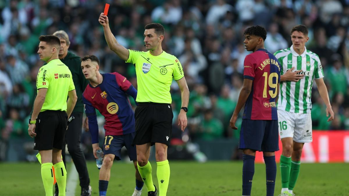 Flick: "Estoy decepcionado por la tarjeta roja, pero tengo que aceptarlo"