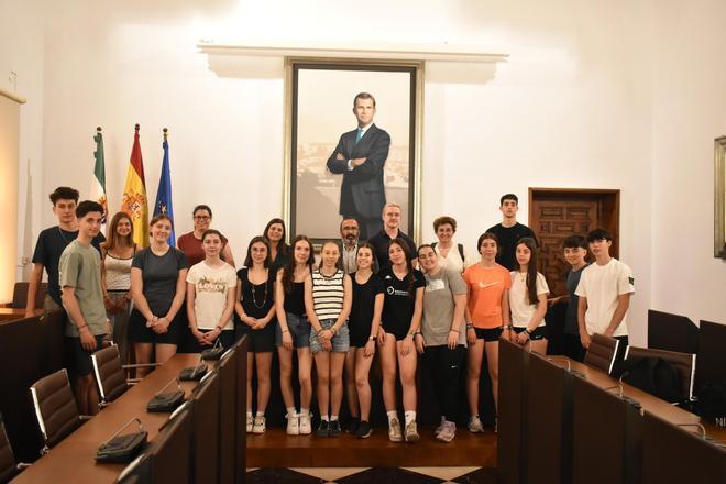 Galería | Alumnos franceses y placentinos de Erasmus visitan la Diputación de Cáceres