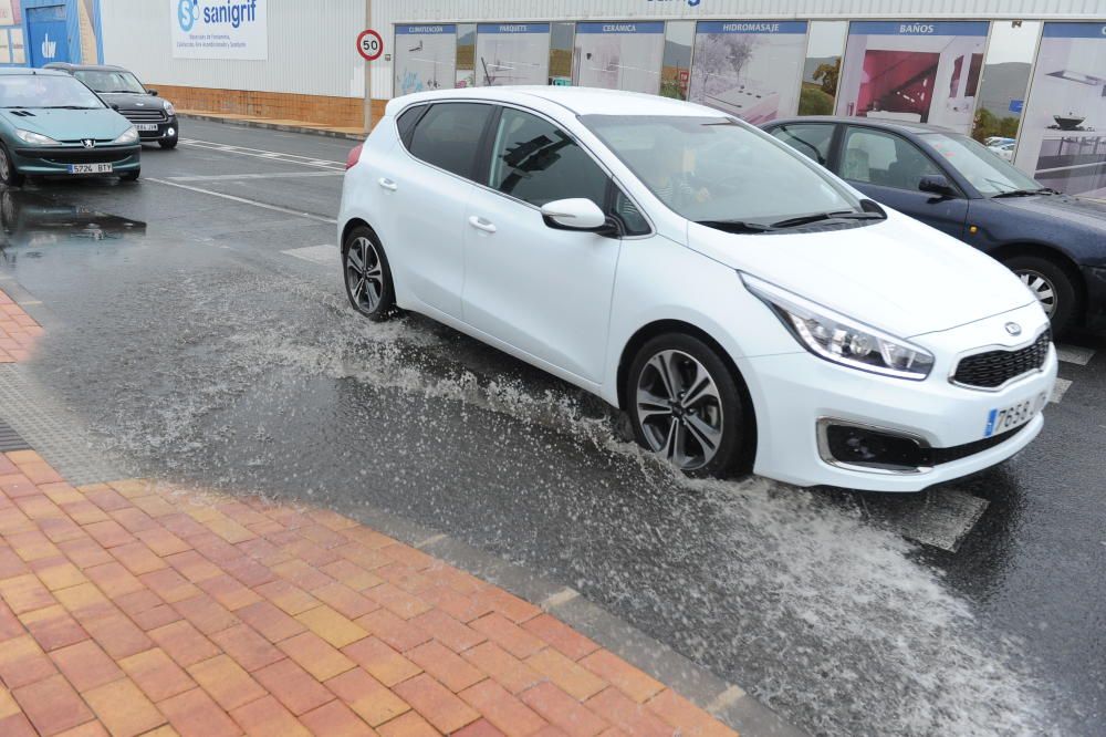 La lluvia sorprende a los murcianos