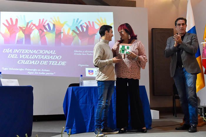 Entrega distinciones por el día del voluntariado