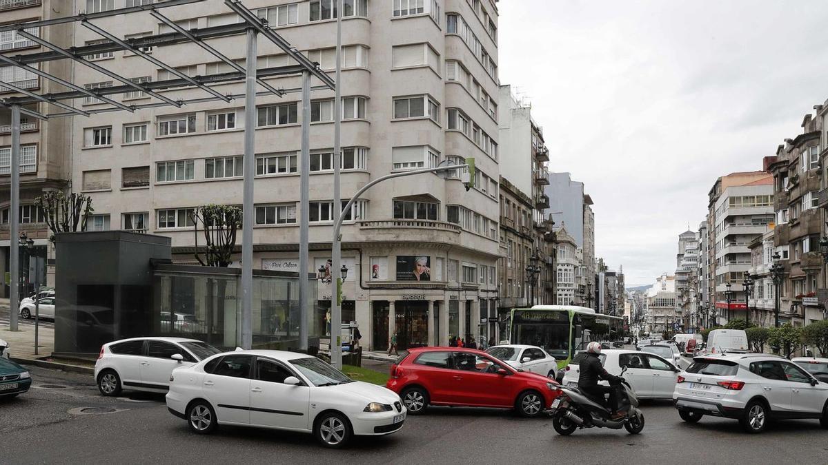 Atasco entre las calles Urzáiz y Gran Vía, en Vigo.