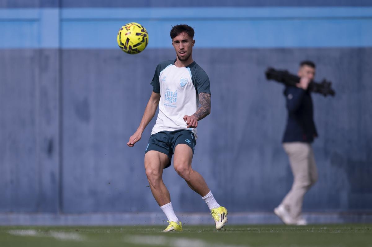 Larrubia, en un entrenamiento del Málaga CF.