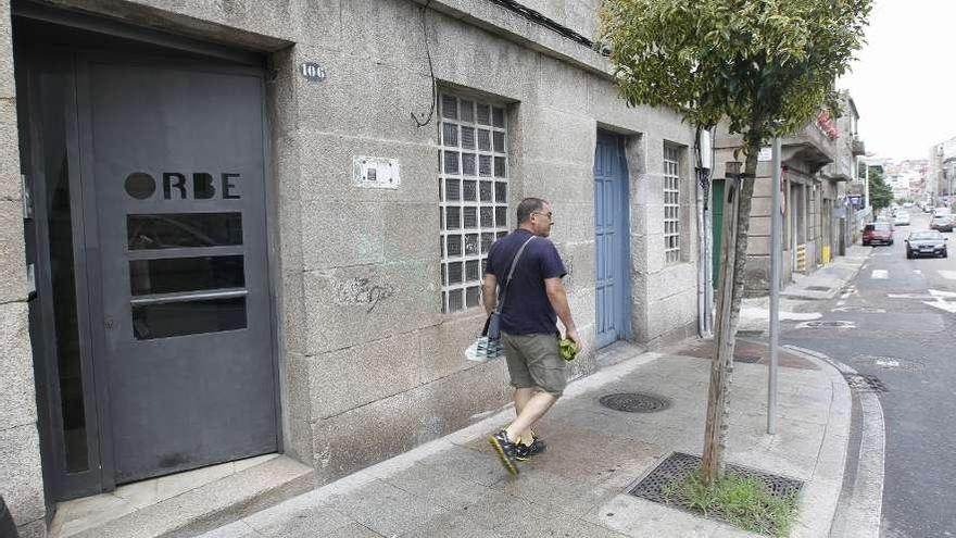 Fachada de las instalaciones de la conservera viguesa Orbe en la calle Tomás Alonso.