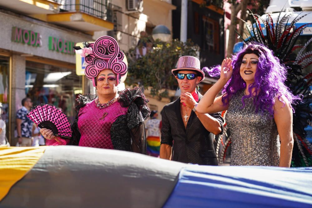 Torremolinos ha celebrado este sábado la cabalgata reivindicativa y festiva del Pride 2019, el acto central del festival anual de orgullo LGTBI, en el que participaron diez carrozas y se estrenó un nuevo recorrido.