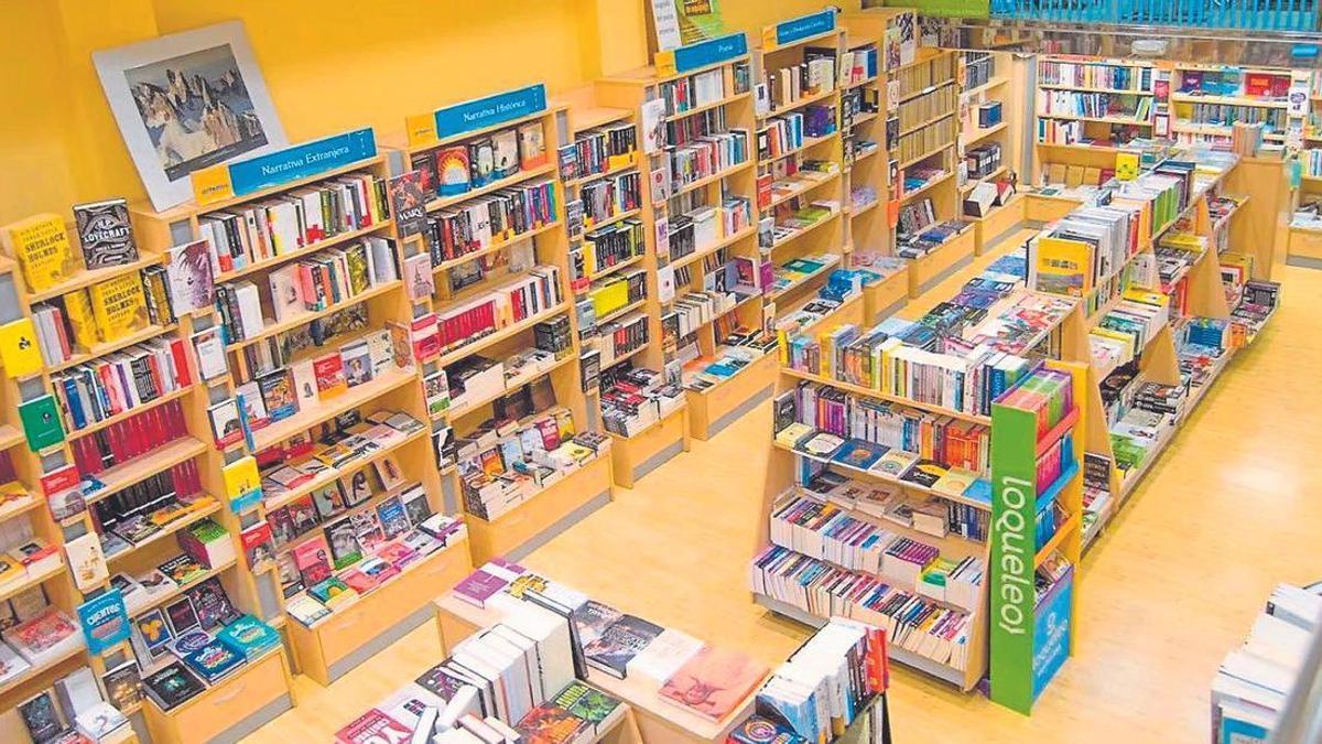 Interior de la librería Artemis, en León.