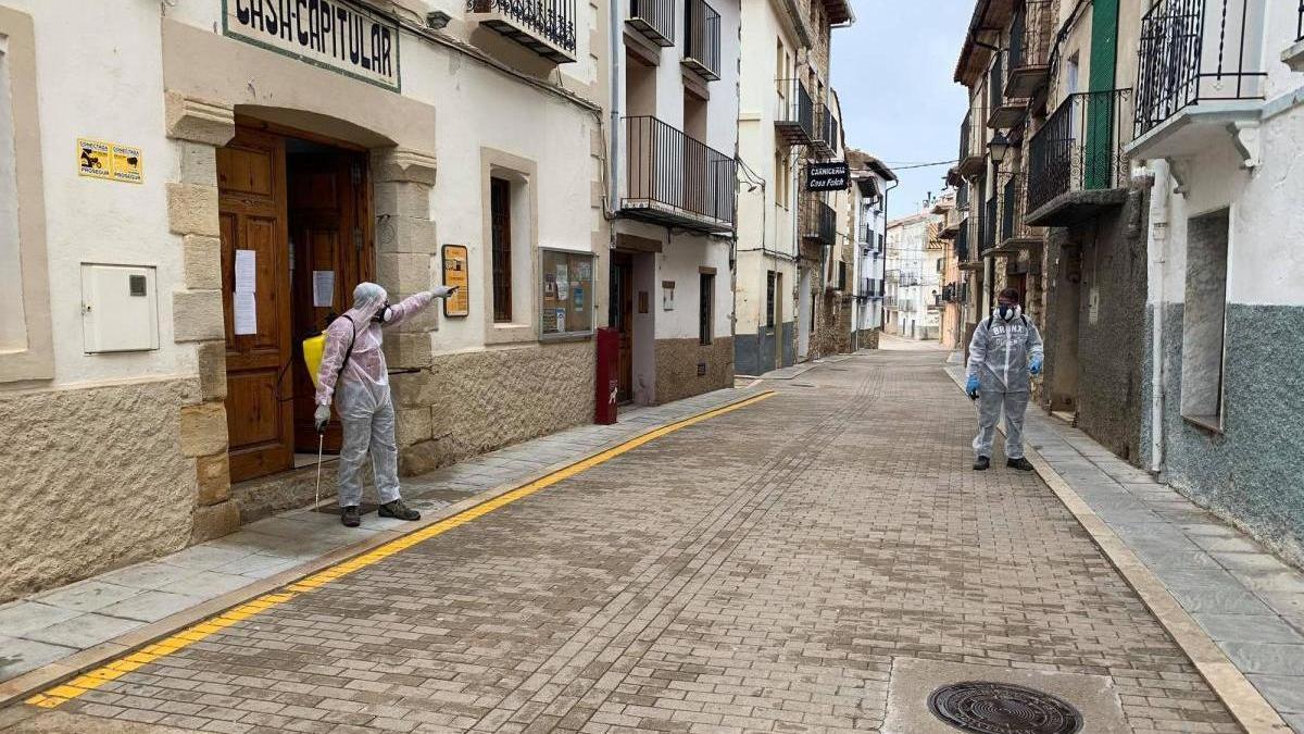 Preocupación en Vistabella por un foco que suma 12 positivos por coronavirus entre jóvenes y mayores