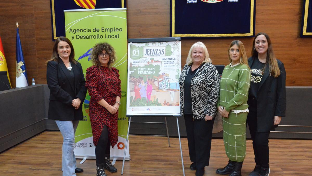 La alcaldesa junto a organizadoras en la presentación de esta tercera edición.