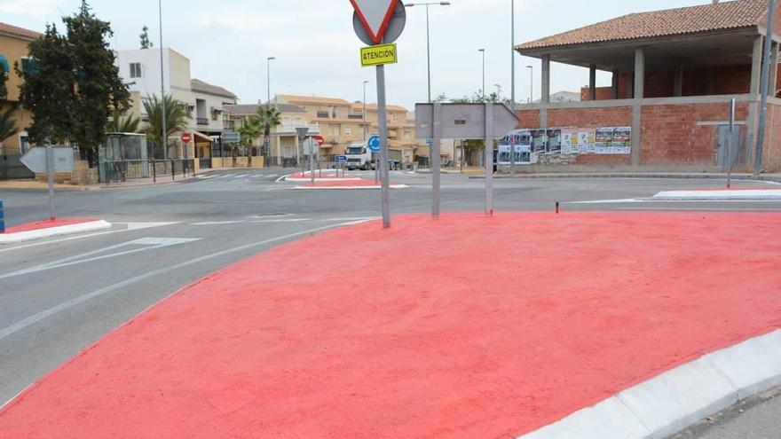El PP se queja de que el alcalde socialista «está pintando Villanueva de rojo»