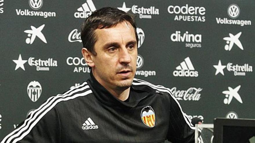 Gary Neville apela a la conciencia de los futbolistas contra la pandemia