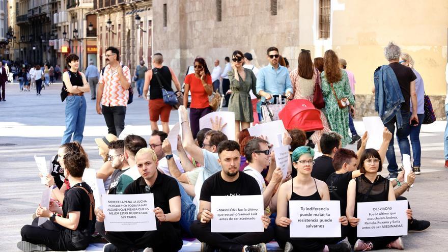 El PSOE exige el desarrollo de los protocolos para personas trans