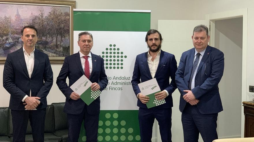 Las viviendas turísticas y los administradores de fincas suscriben un código de buenas prácticas para Andalucía