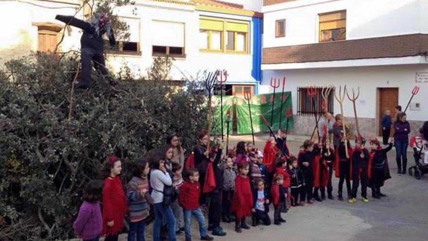 La llama de  Sant Antoni sigue viva en el interior de Castelló