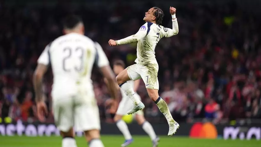 ¡Xavi Simons se impuso al Atlético con un doblete!