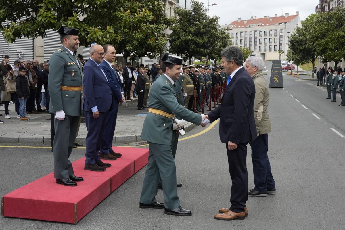Luis Lalín y Antonio Castro reciben sus diplomas de reconocimiento.