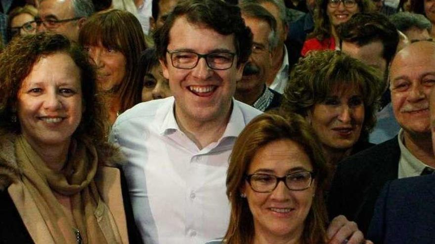 Mañueco, en su paso por la sede de Zamora acompañado de cargos del PP provincial.