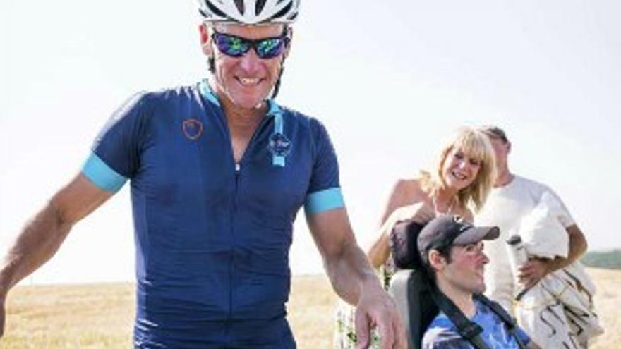 Armstrong recauda fondos en el Tour para la lucha contra la leucemia