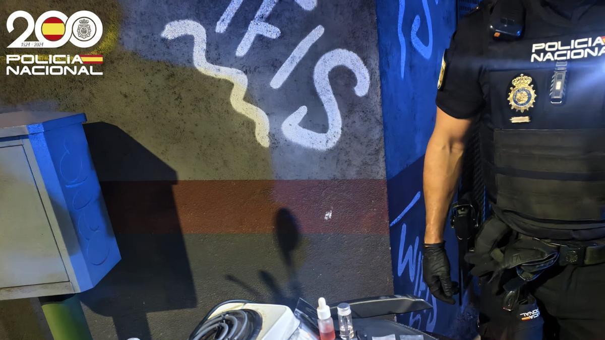 Laboratorio portátil y drogas intervenida a los accidentados en la moto.
