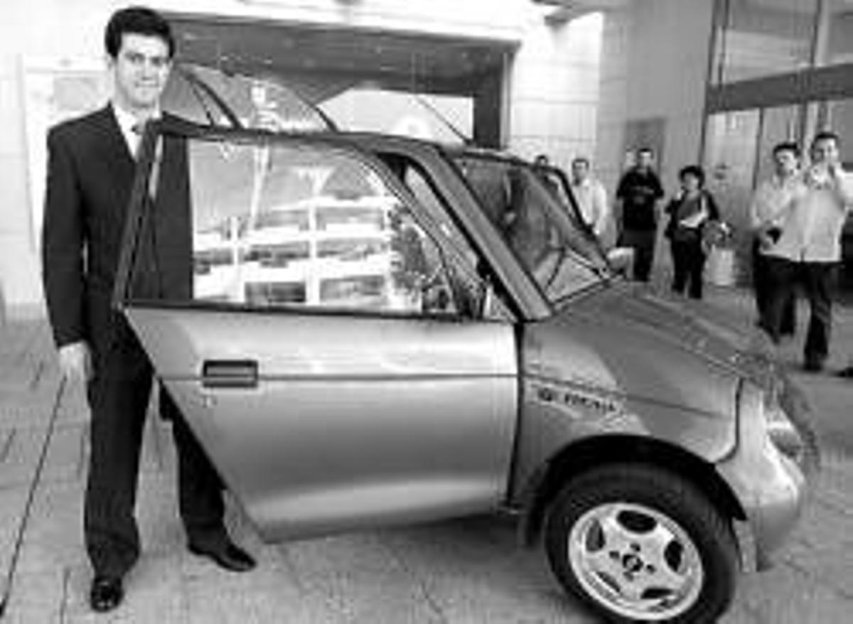 Reva lanza en España el primer coche eléctrico
