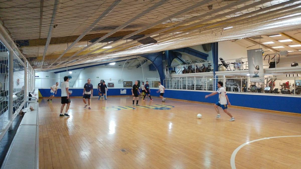 Un partido de fútbol 3 en el Centro Deportivo Atlas