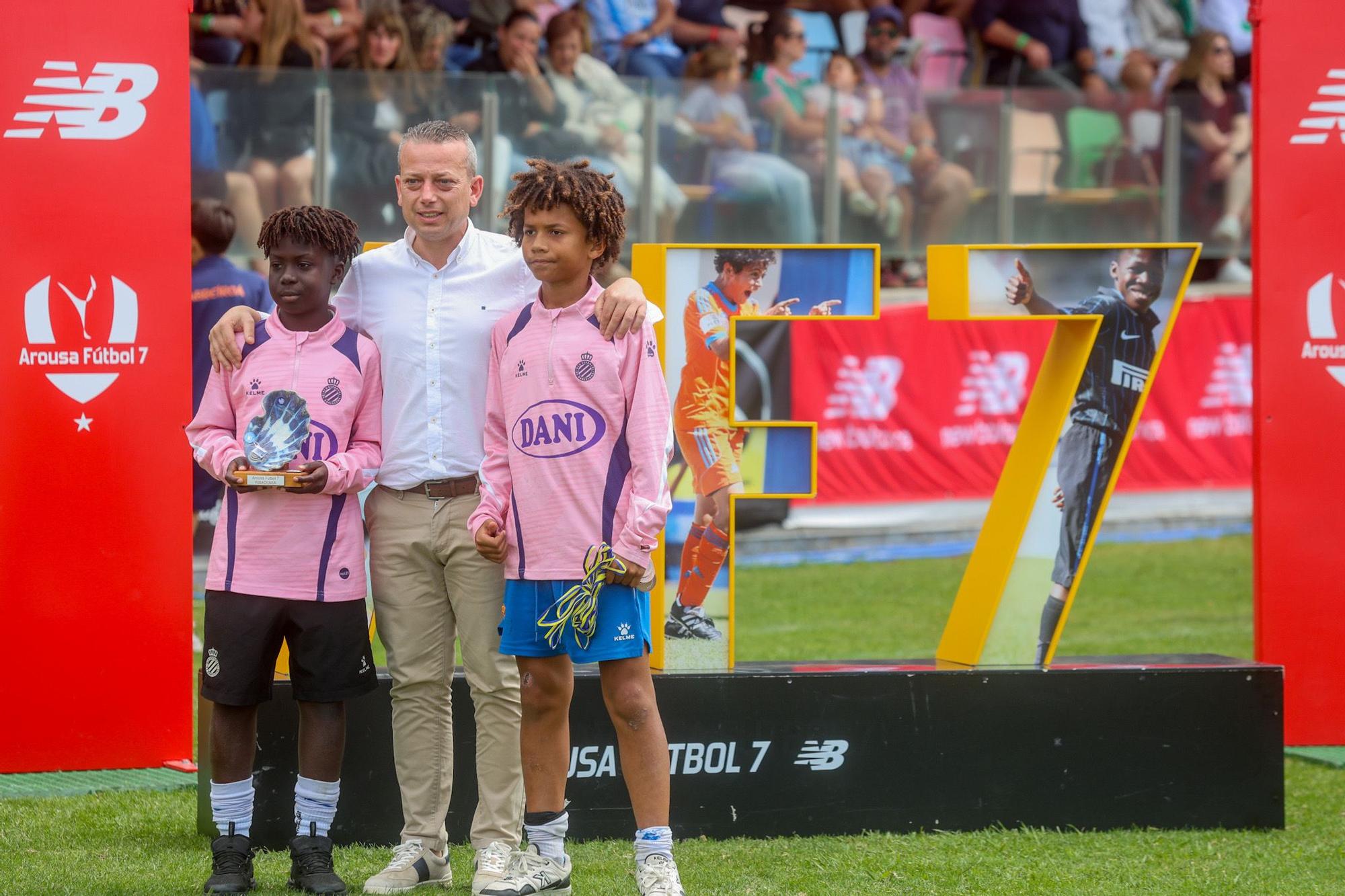 El Porto se lleva el primer título de Arousa Fútbol 7 a Portugal