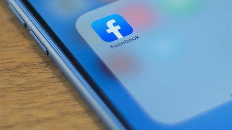 Un fallo en la app de Facebook activa la cámara del iPhone sin permiso