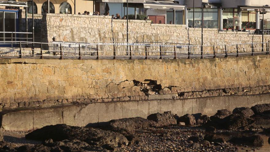 El puerto de Santa Cruz se cae a pedazos: la policía valla gran parte del paseo por el riesgo