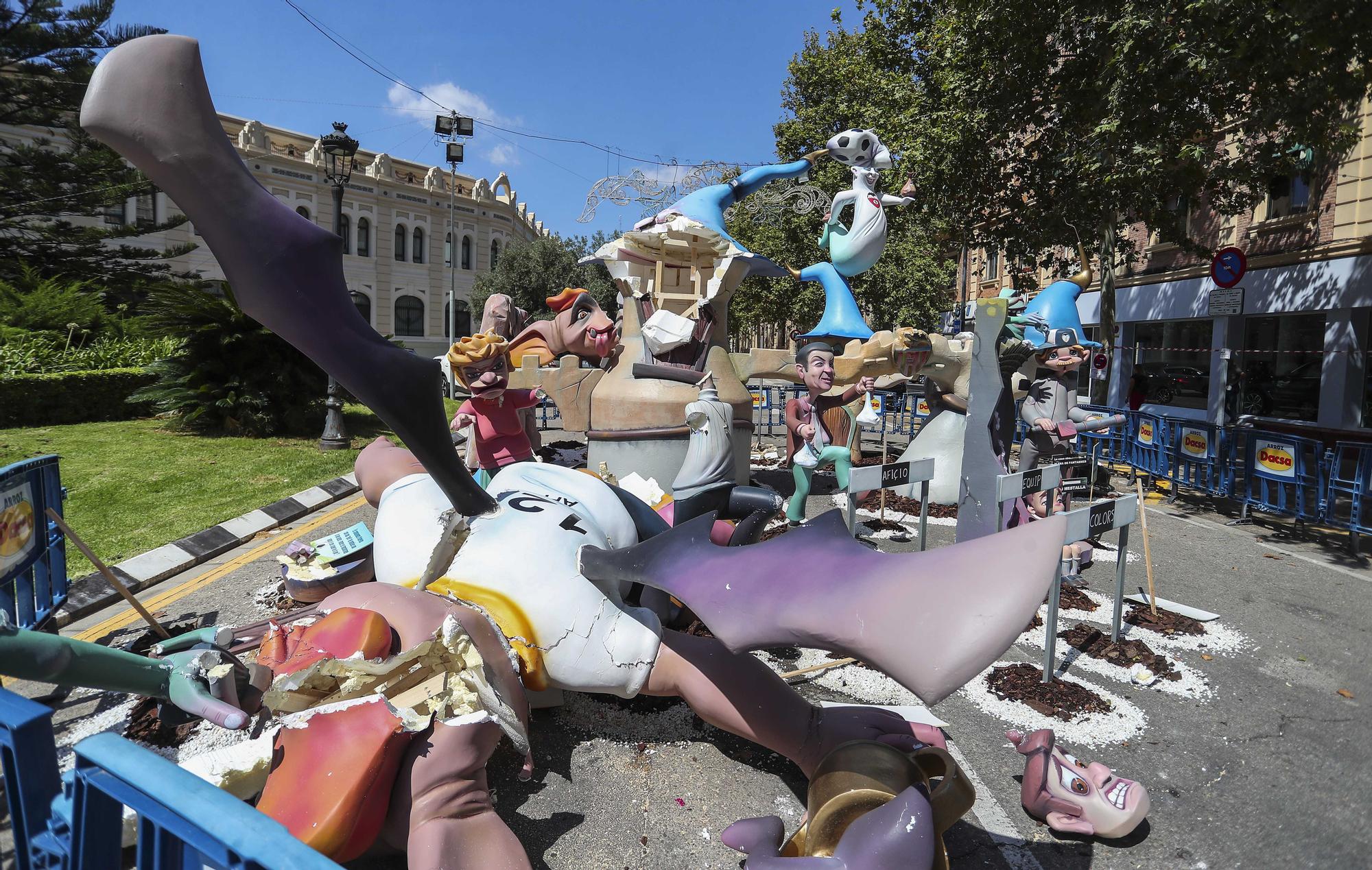 Así quedó la falla valencianista destrozada por la tormenta