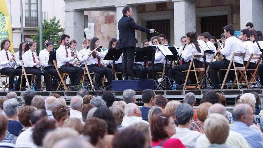 Acordes lusos a cargo de la Unión Paramense en el Festival de bandas