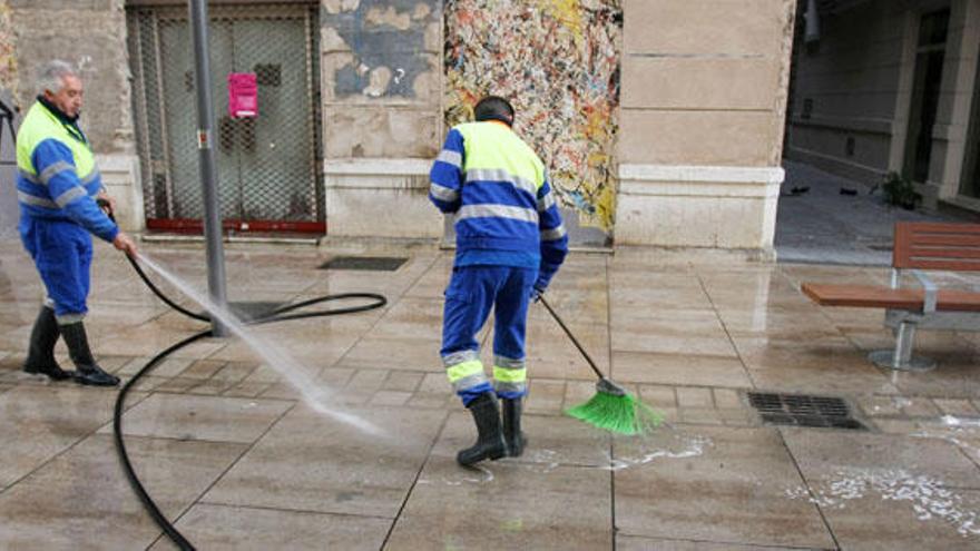 La limpieza y recogida de basura le cuesta a cada malagueño 179,5 euros al año